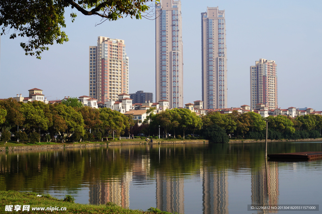 湖景高楼