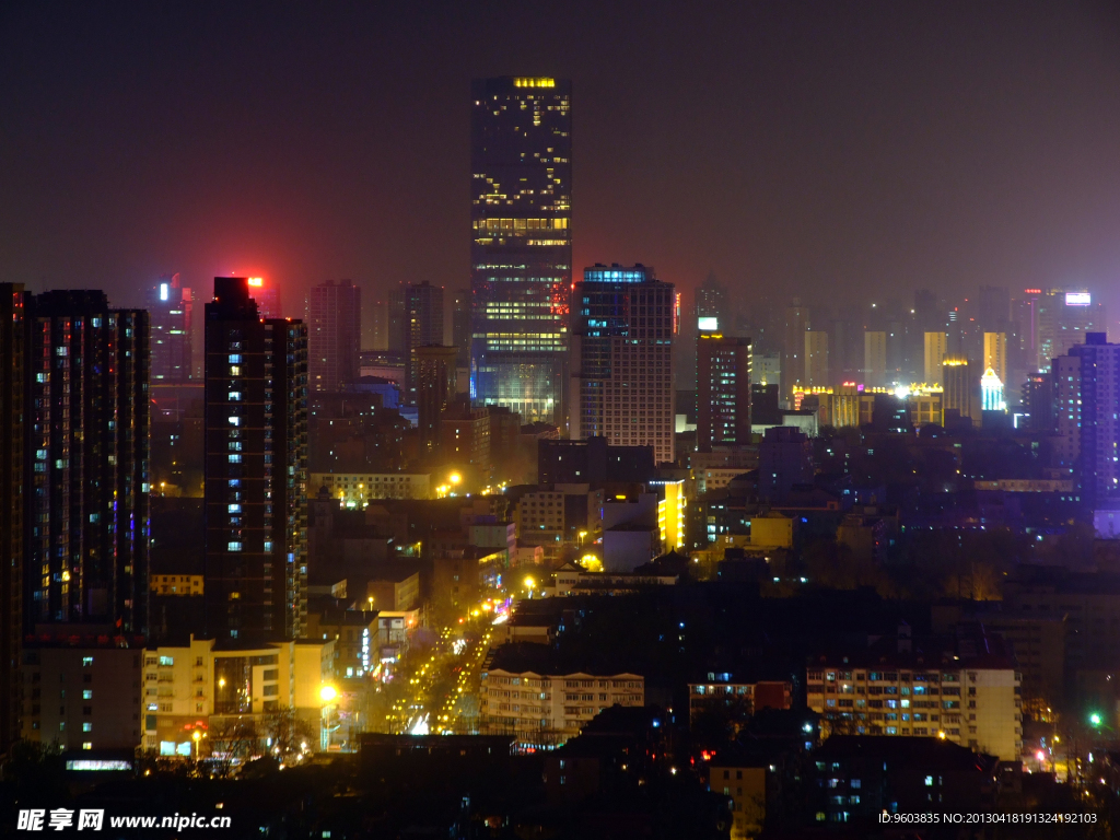 远眺开元中心内透夜景