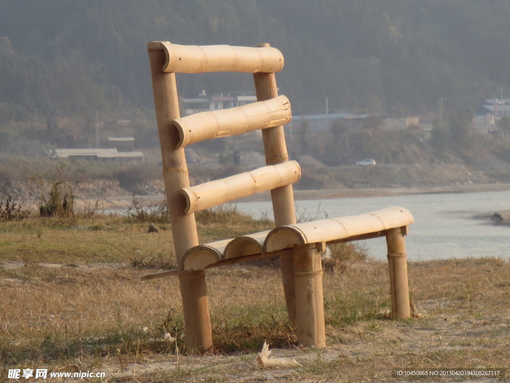 孤独的竹凳