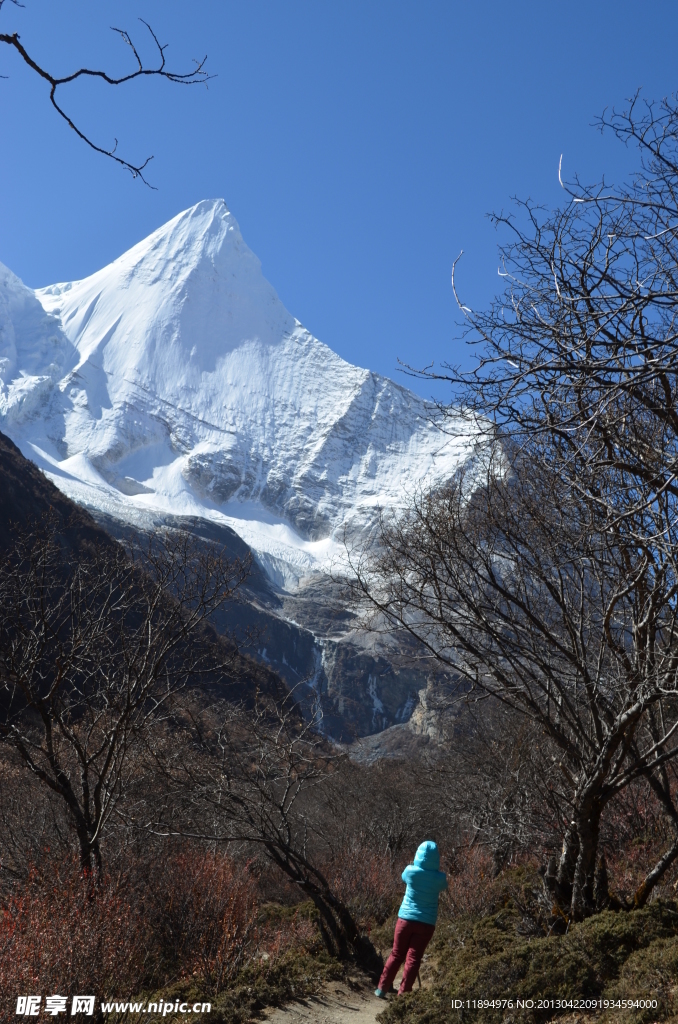 雄伟雪山