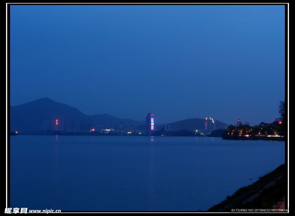 磁湖夜景(非高清)