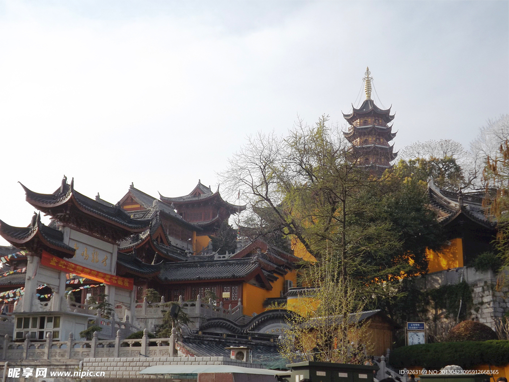 古鸡鸣寺