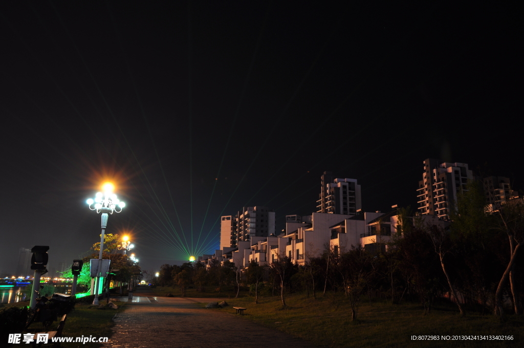 江畔夜景