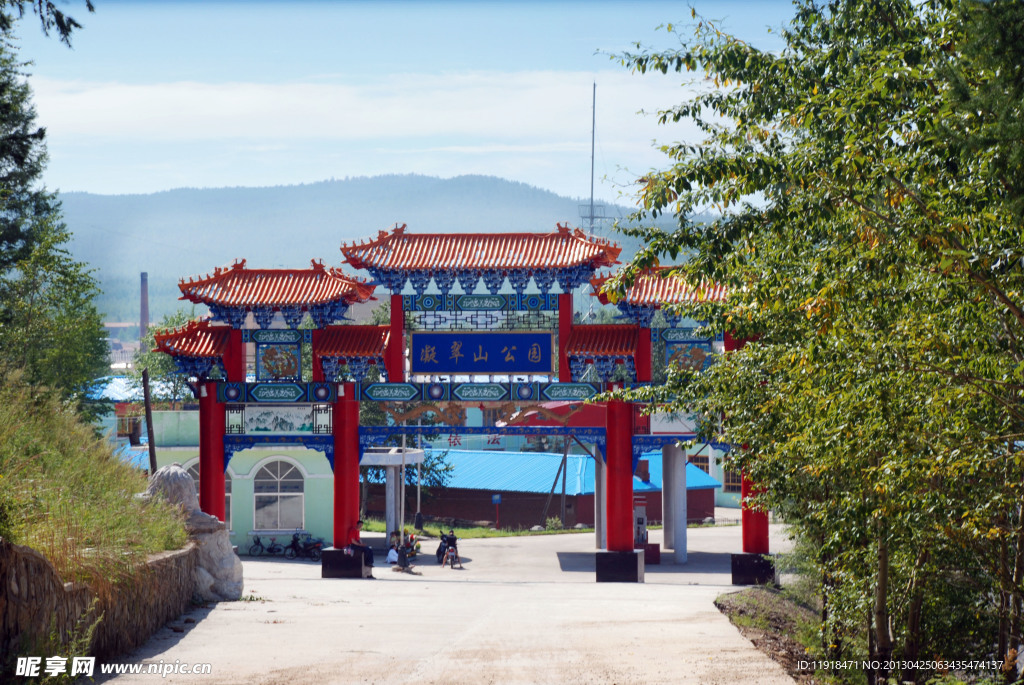 凝翠山公园门楼风景