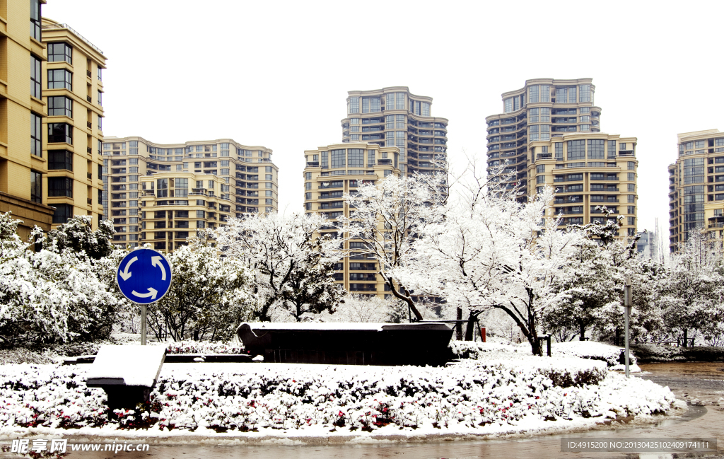 小区雪景