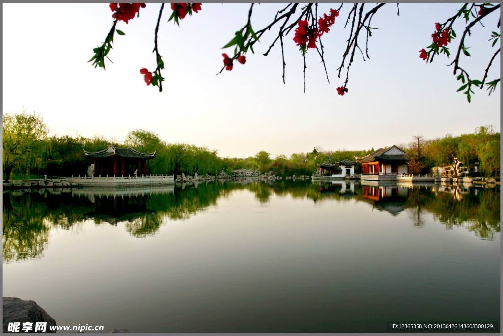 春意盎然湖面