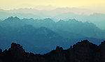 重峦叠嶂