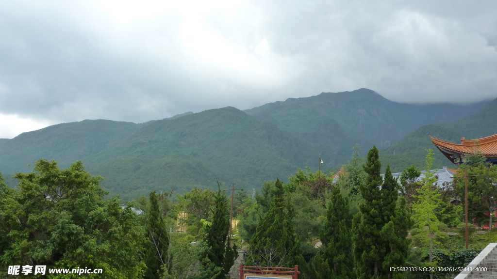 寺宇青山