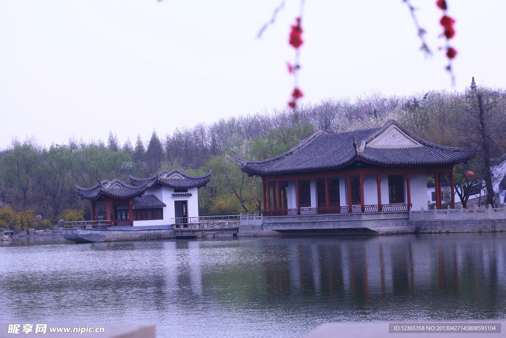 湖面 亭子