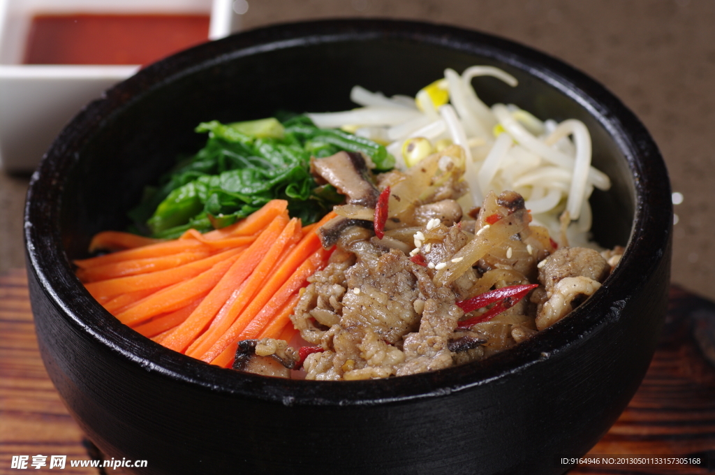 牛肉石锅拌饭