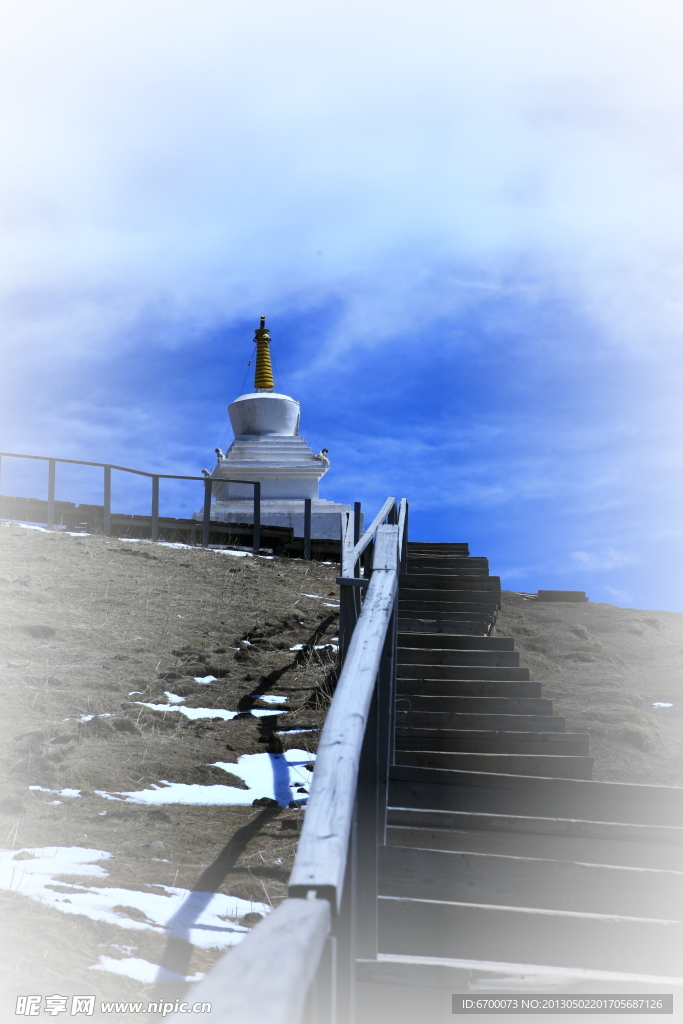 阿坝若尔盖草原白塔