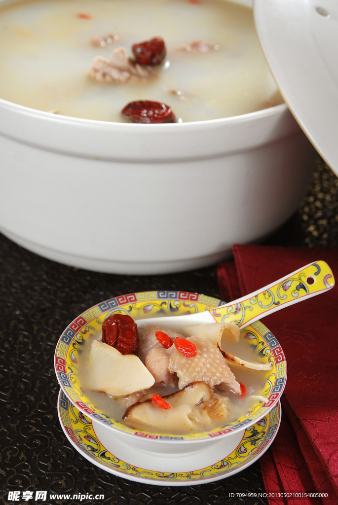 养颜土鸡煲