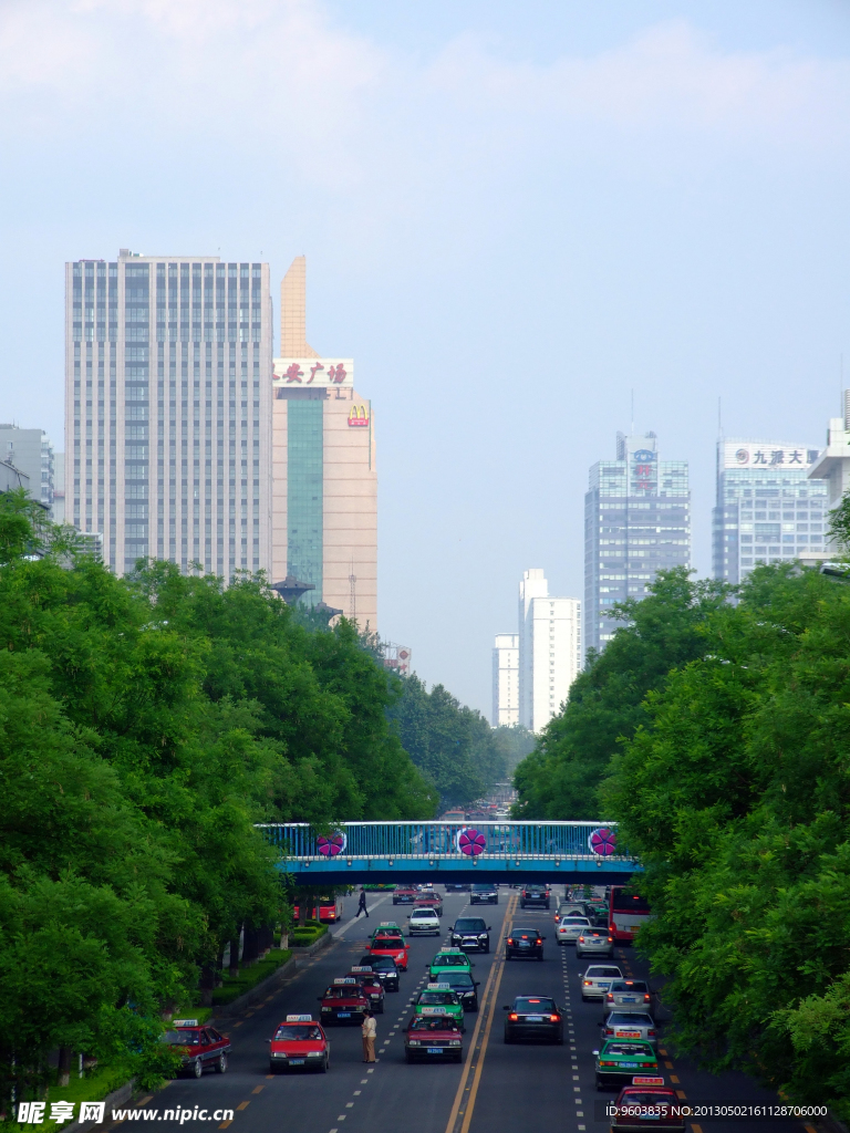 石家庄中山路街景