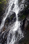 山崖水