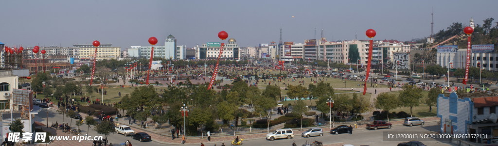 广场春