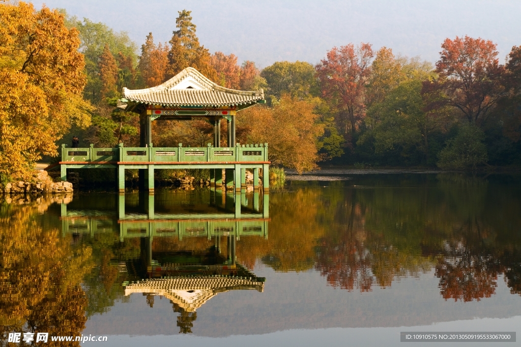 水榭秋景