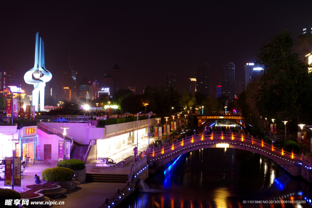 济南泉城广场夜景