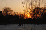 北京圆明园庙会的夕阳