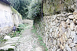 村边石道