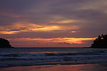 夕阳下的普吉岛海边