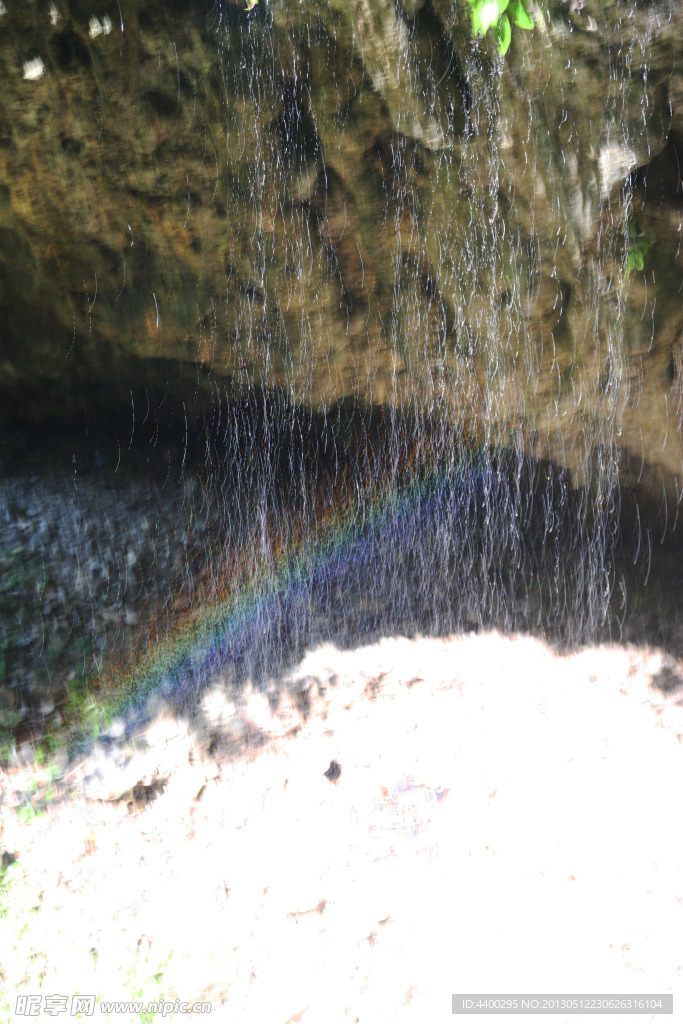 三峡大瀑布彩虹雨丝