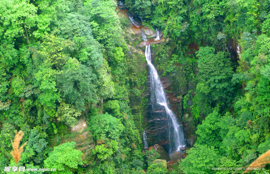 山间幽瀑