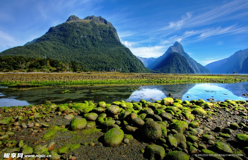 高山 河流