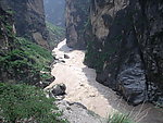 群山峻岭虎跳峡