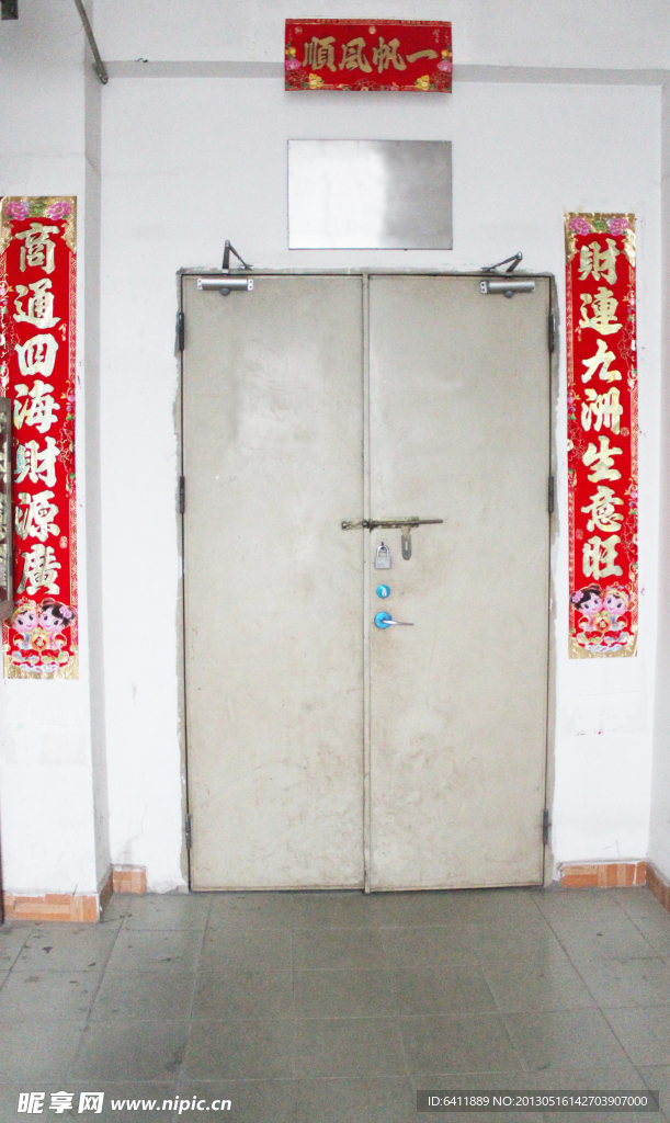 厂房大门