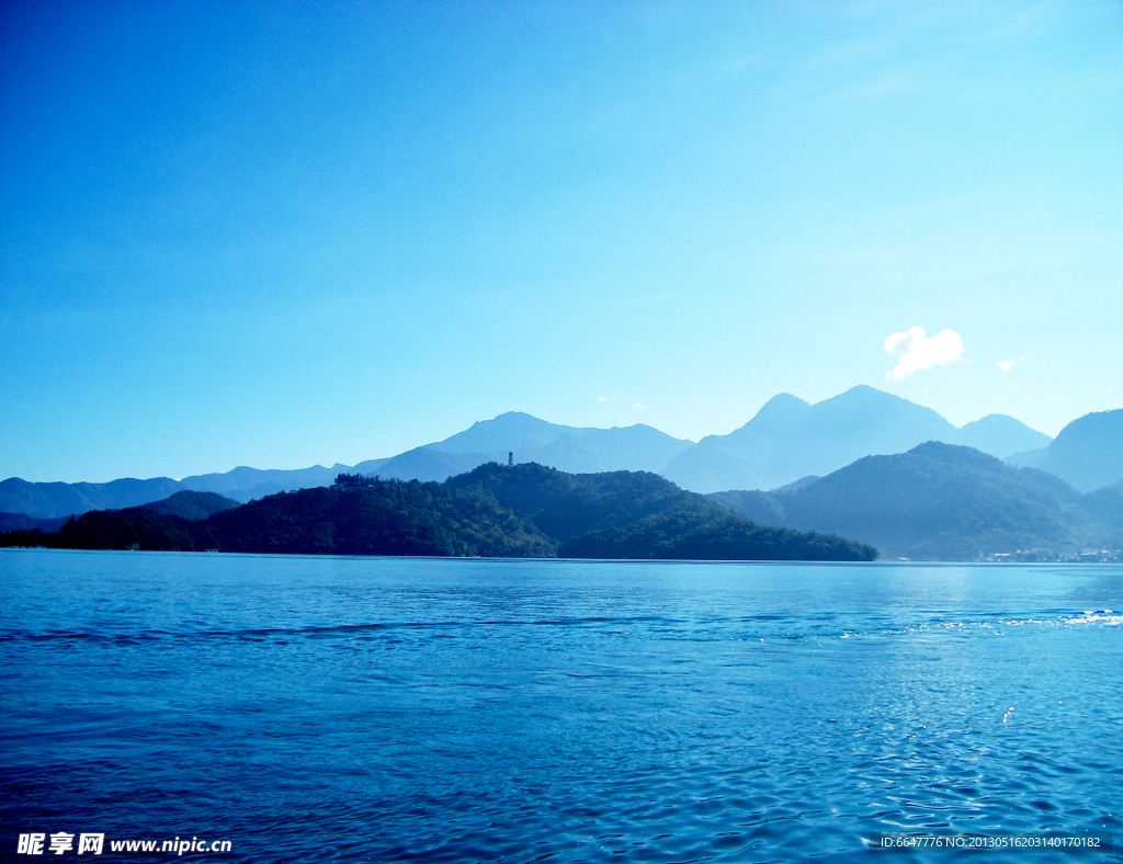 高山湖水