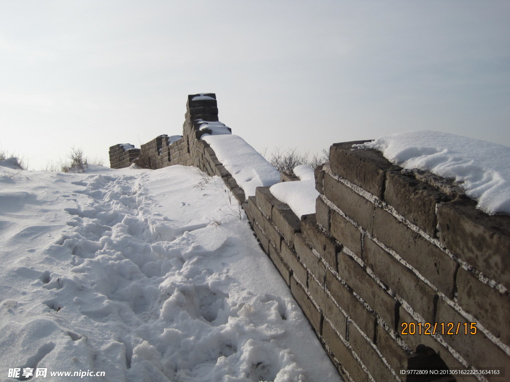雪后长城城墙一角