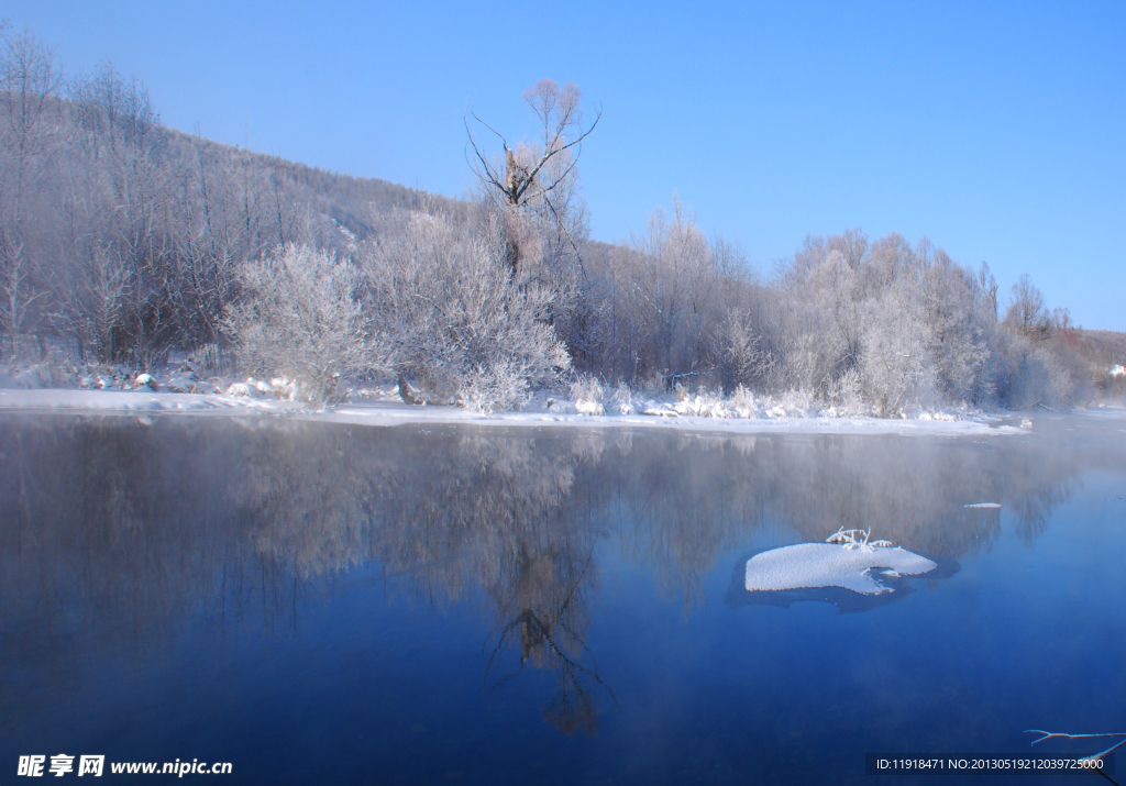 不冻河雪景