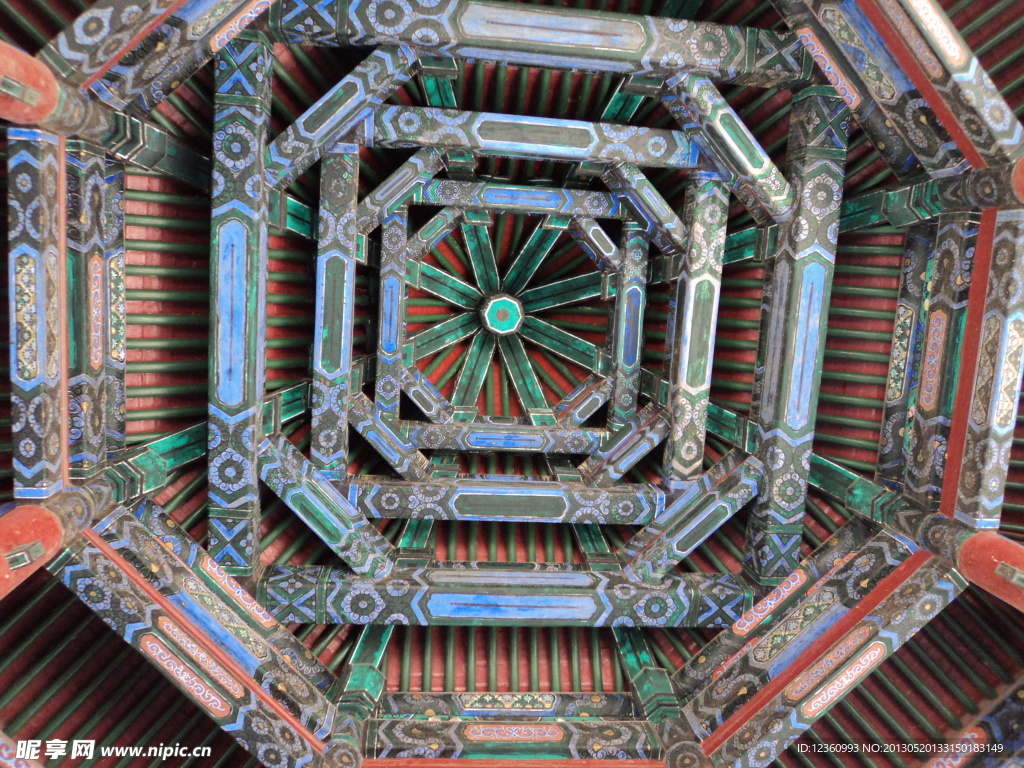 雕梁画栋