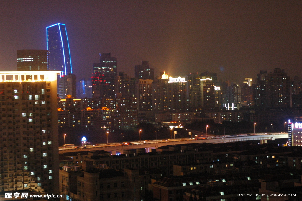 夜色龙之梦