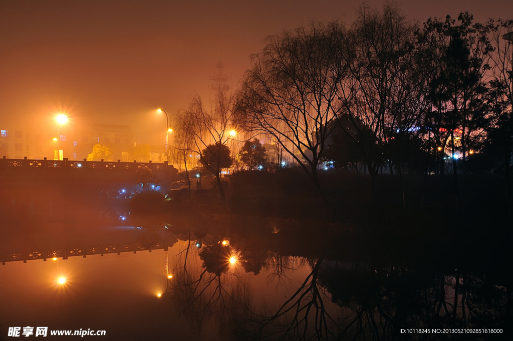 河岸夜景