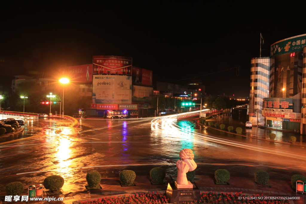 雨夜街景