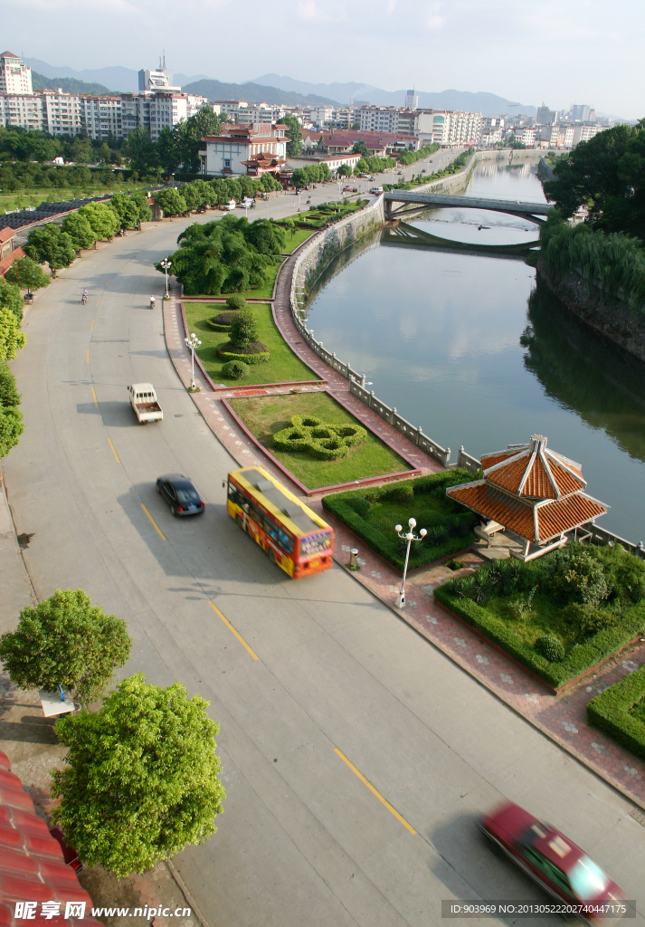 沿河路