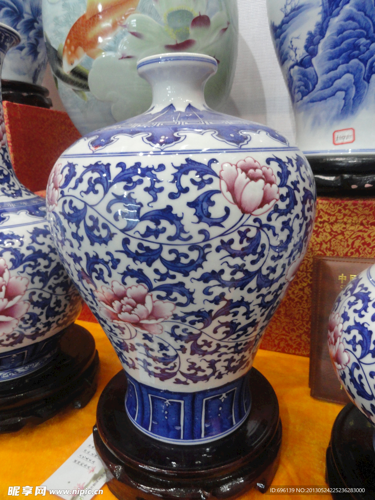 青花缠枝