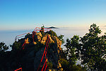 喇嘛山主峰晨景