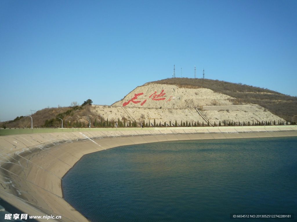 蟒山天池