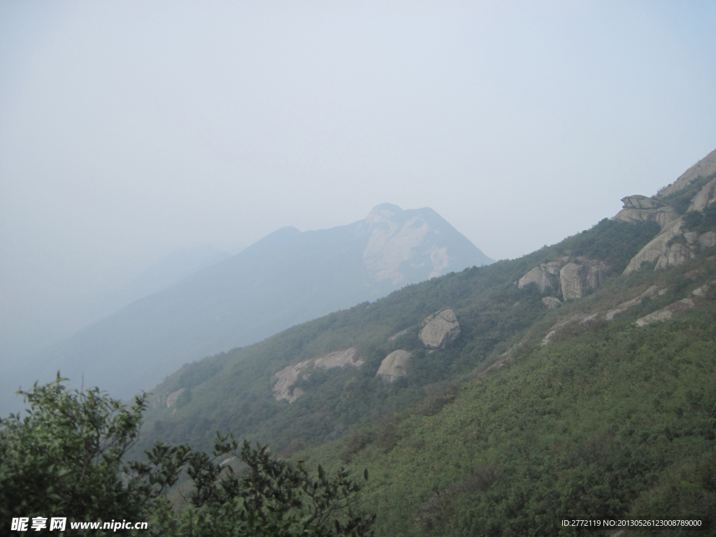 远望石山峰