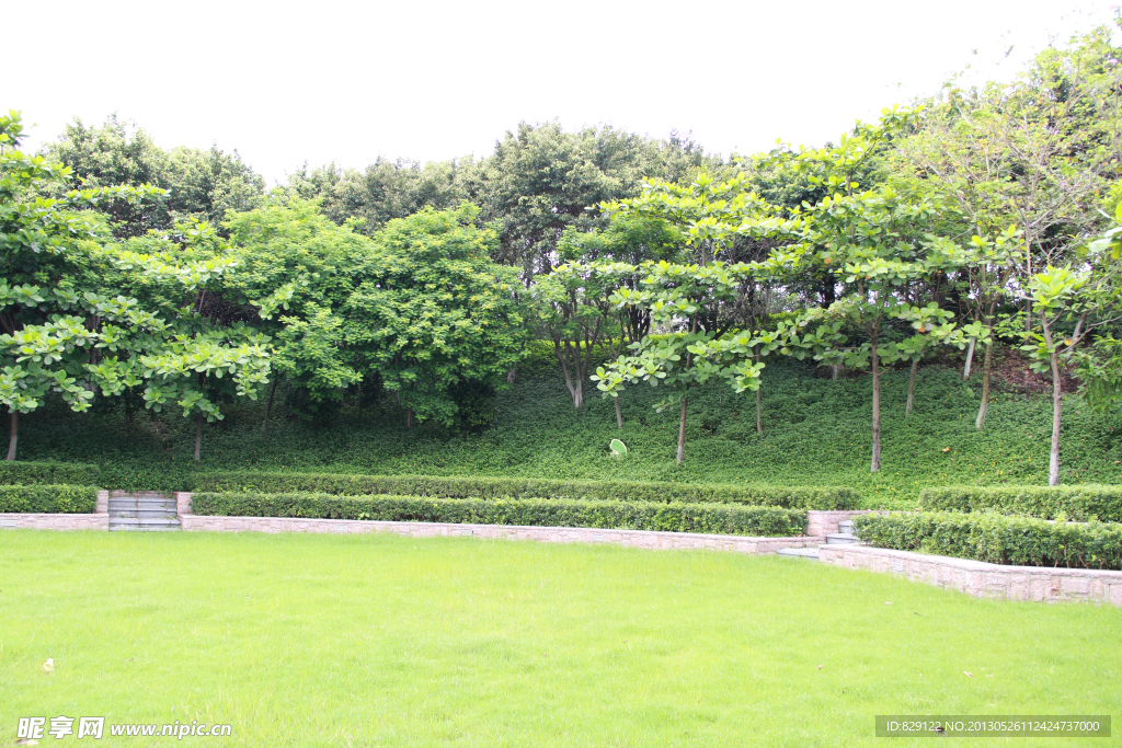 雷岗公园一角