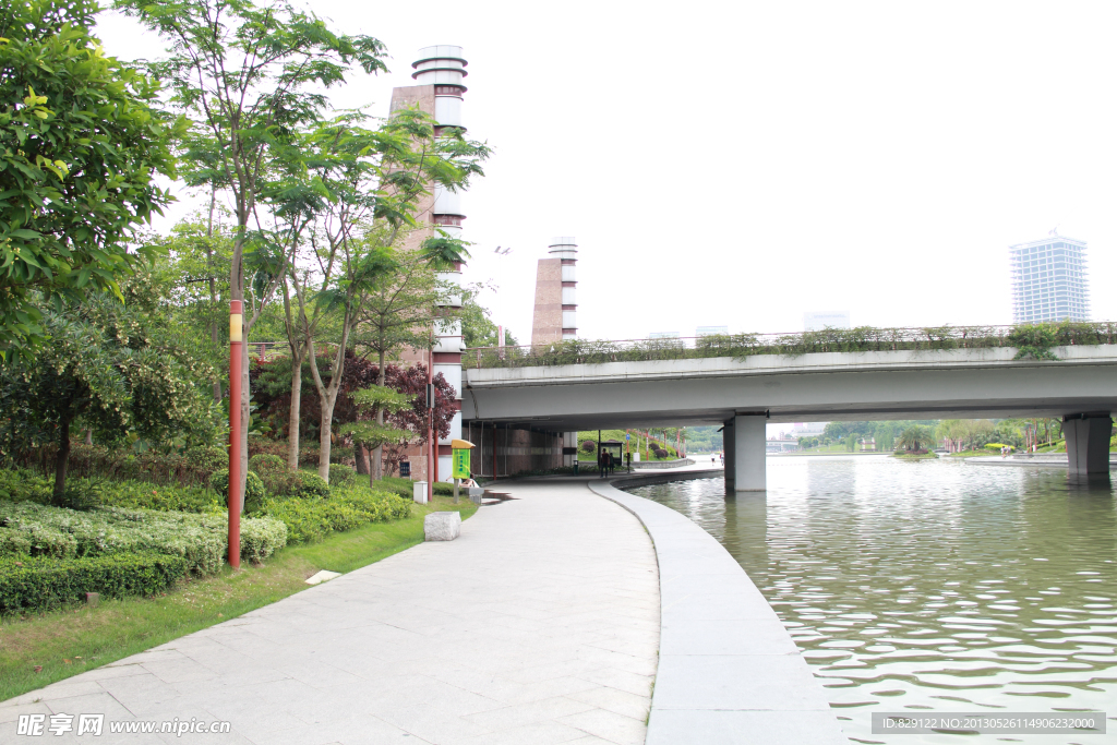 雷岗公园一角