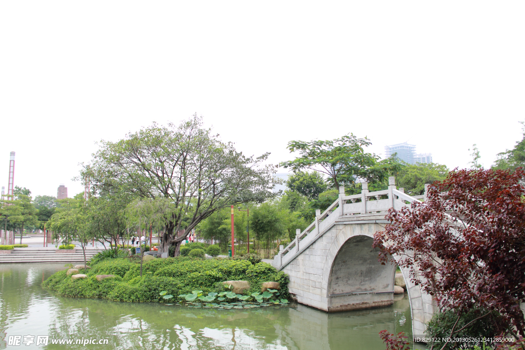 雷岗公园一角