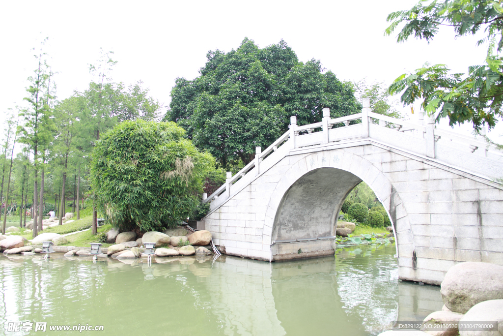 雷岗公园一角