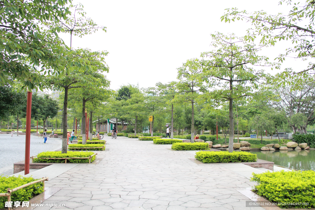 雷岗公园一角