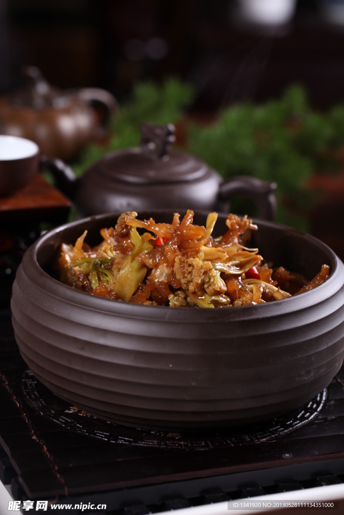干菜花煨兔筋