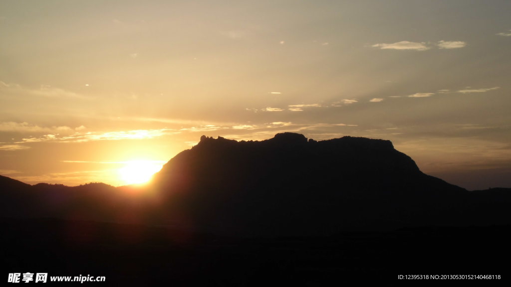 夕阳马山