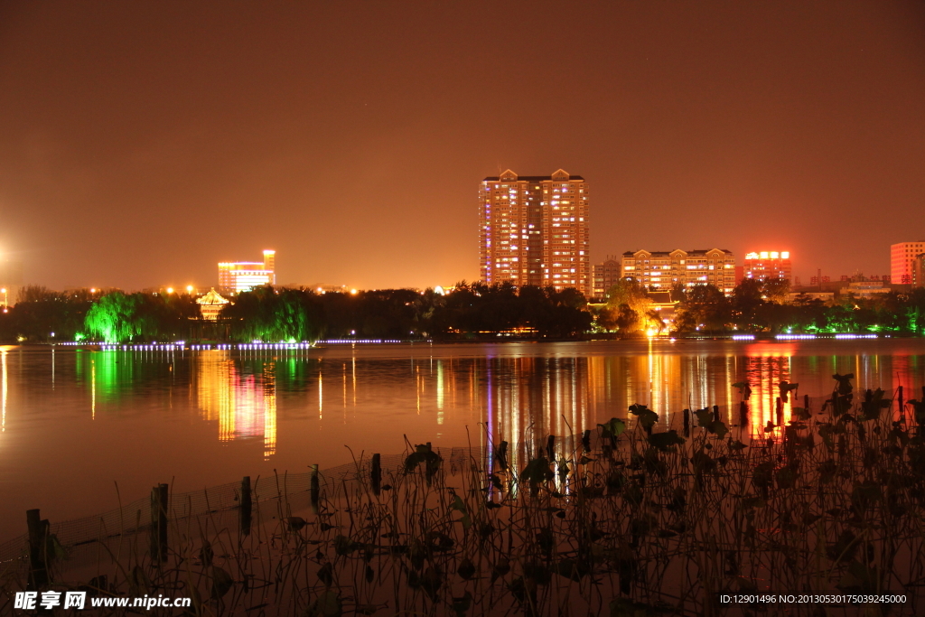 夜景济南
