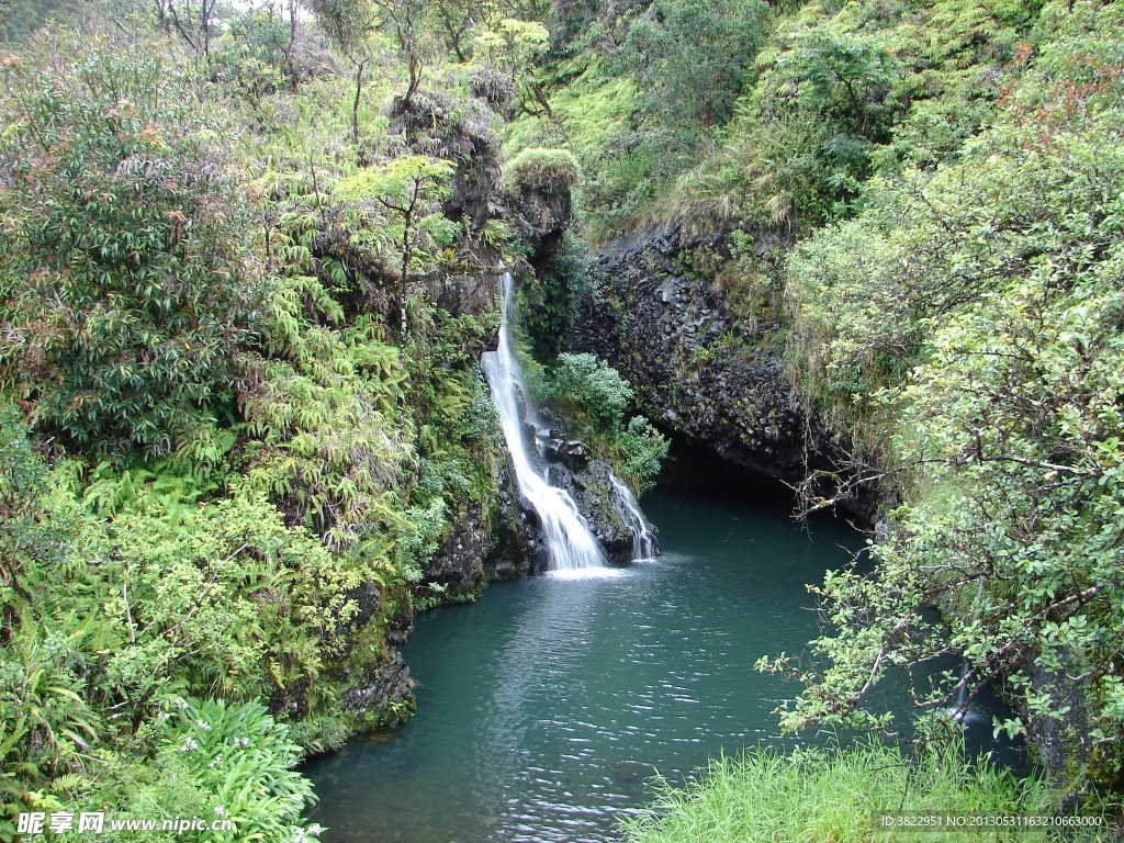 深山小溪